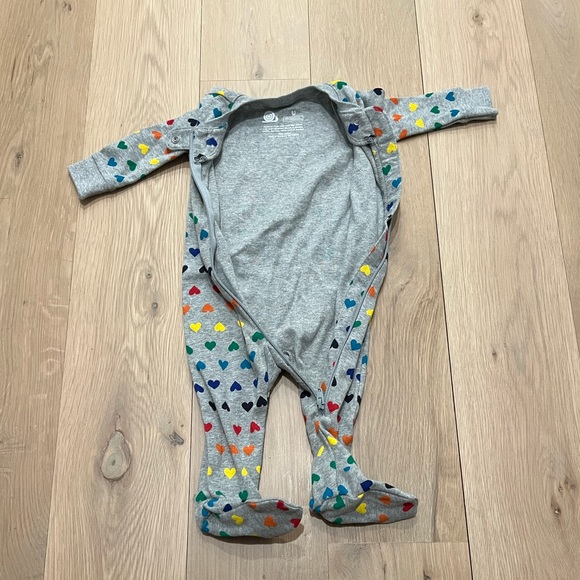 NWOT Primary Baby Newborn Infant Rainbow Hearts Zip Up Footie Pajamas - Picture 3 of 11